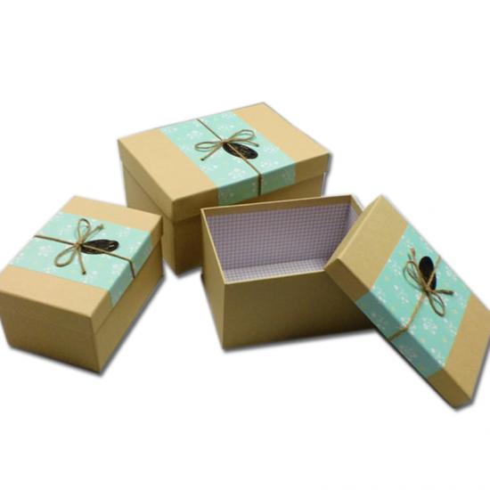 Premium Photo  Design your gift beautiful gift box in kraft brown paper on  dark background